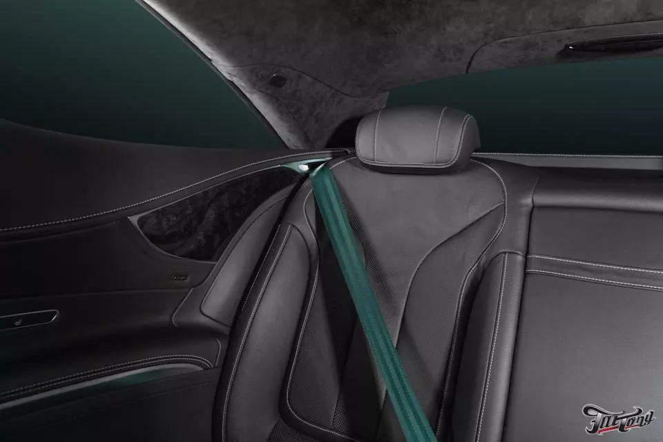 Mercedes S coupe. Перетяжка потолка в алькантару. Установка изумрудных ремней безопасности. Окрас суппортов.